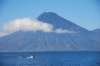 troisvolcansentourentlelac_small.jpg