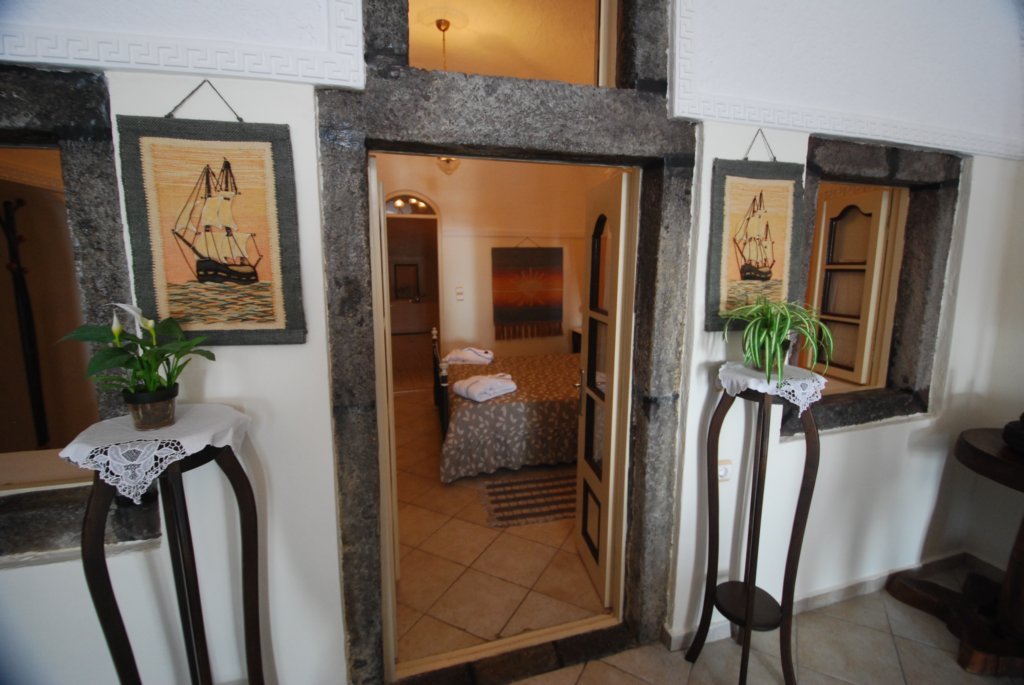 On traverse un portique pour accéder à la chambre des maîtres