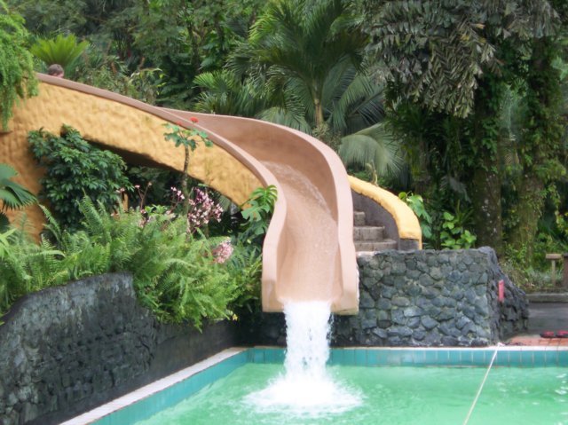 Une photo de l'album « Costa Rica 2004 » sur le site web de la famille Ratté.
