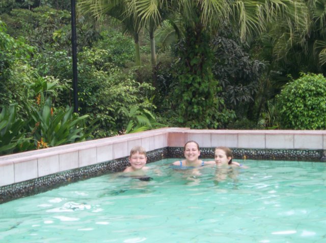 Une photo de l'album « Costa Rica 2004 » sur le site web de la famille Ratté.