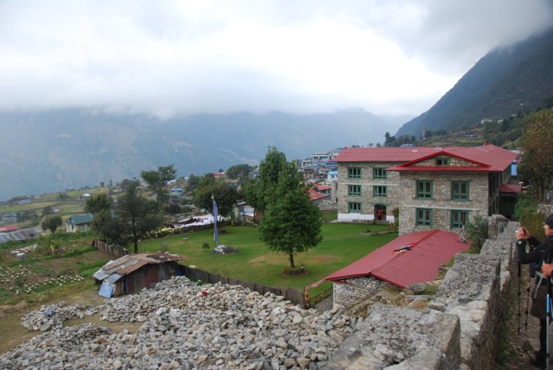 arriveauvillagedelukla.jpg
