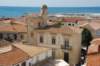 La ville est située dans les bouches du Rhône, sur la mer Méditerranée