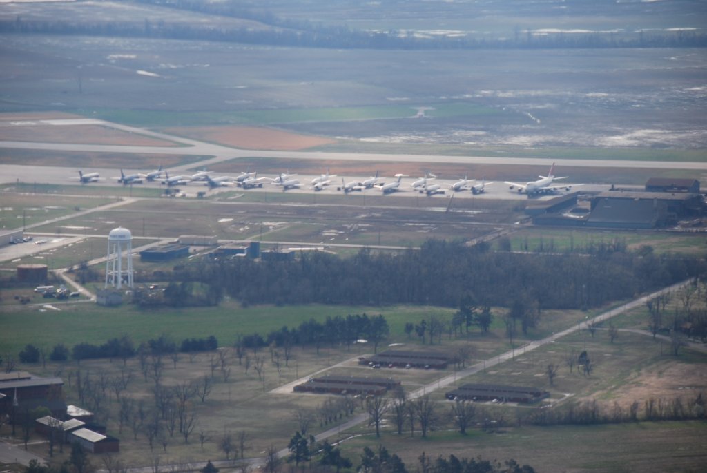 Aujourd'hui, avions sur le tarmac en attente démantelement