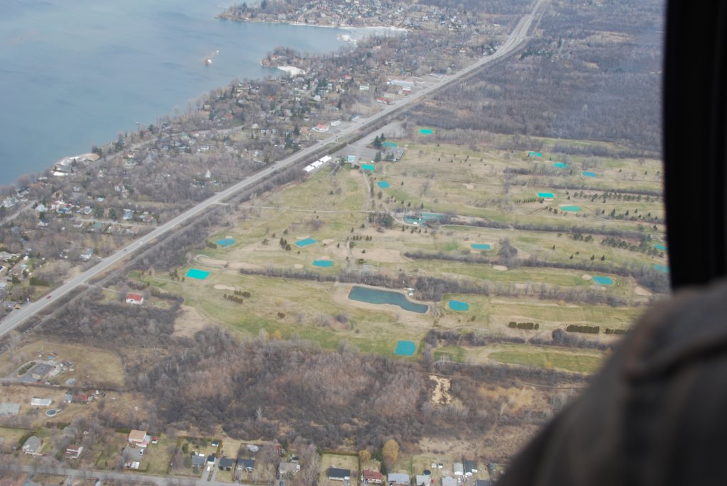 Terrain de golf (les verts sont protégés par un tapis vert)