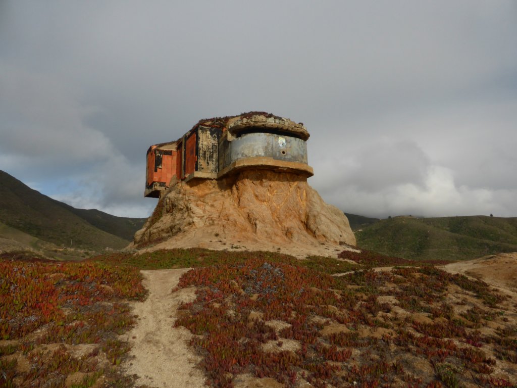 ... en réalité, un ancien bunker de la seconde guerre mondiale.