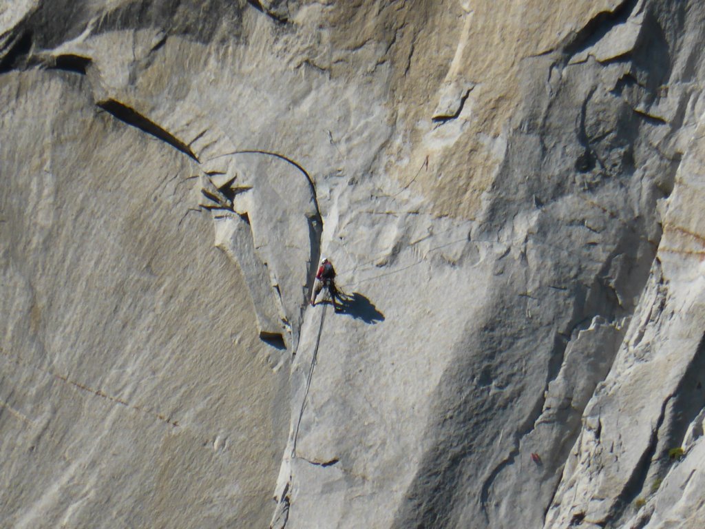 ...pour y découvrir un alpiniste à l'oeuvre