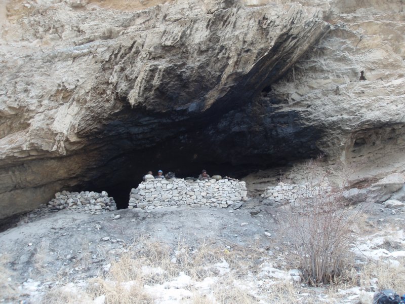 Grotte qui ressemble plus à une cheminée qu'autre chose.