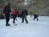 On joue même au hockey contre les Ladakis.