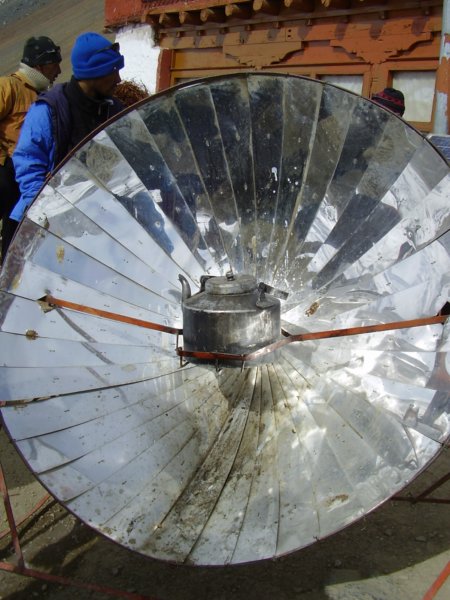 Réflecteur solaire pour chauffer de l'eau